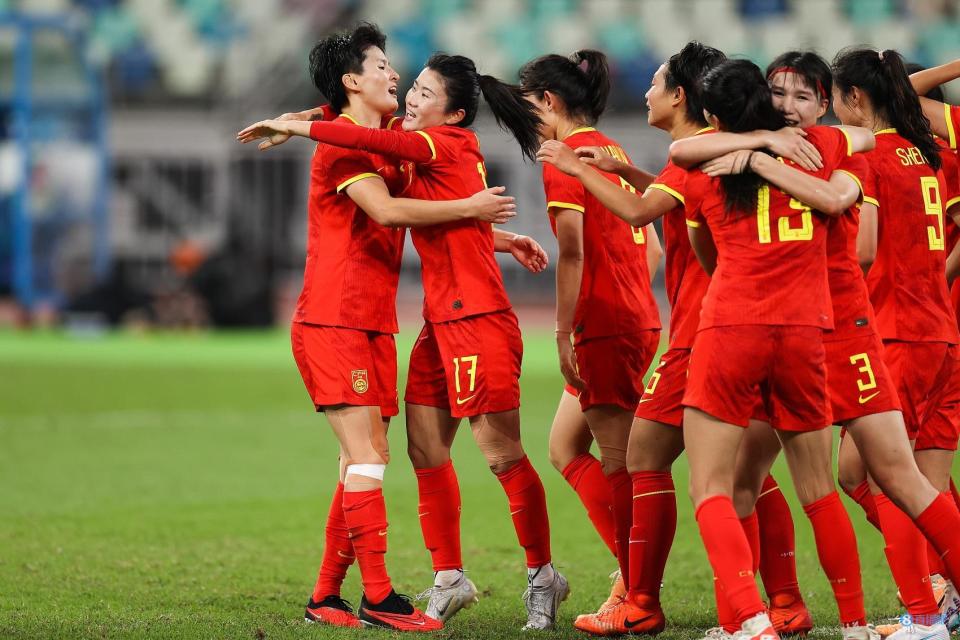 九游娱乐网页版-中国女足队员们训练备战，决心夺得胜利的简单介绍